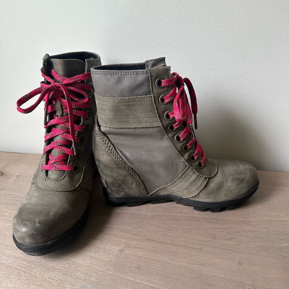 Sorel Women's Boots Size 7.5 Lexie Wedge Ankle
 Lace Up Boots Gray Red Laces